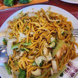 I'm picky when it comes to Lo Mein but this was good. Need more sauce but not dry. Big amount I almost didn't finish it. I'm picky when it comes to Lo Mein but this was good. Need more sauce but not dry. Big amount I almost didn't finish it.