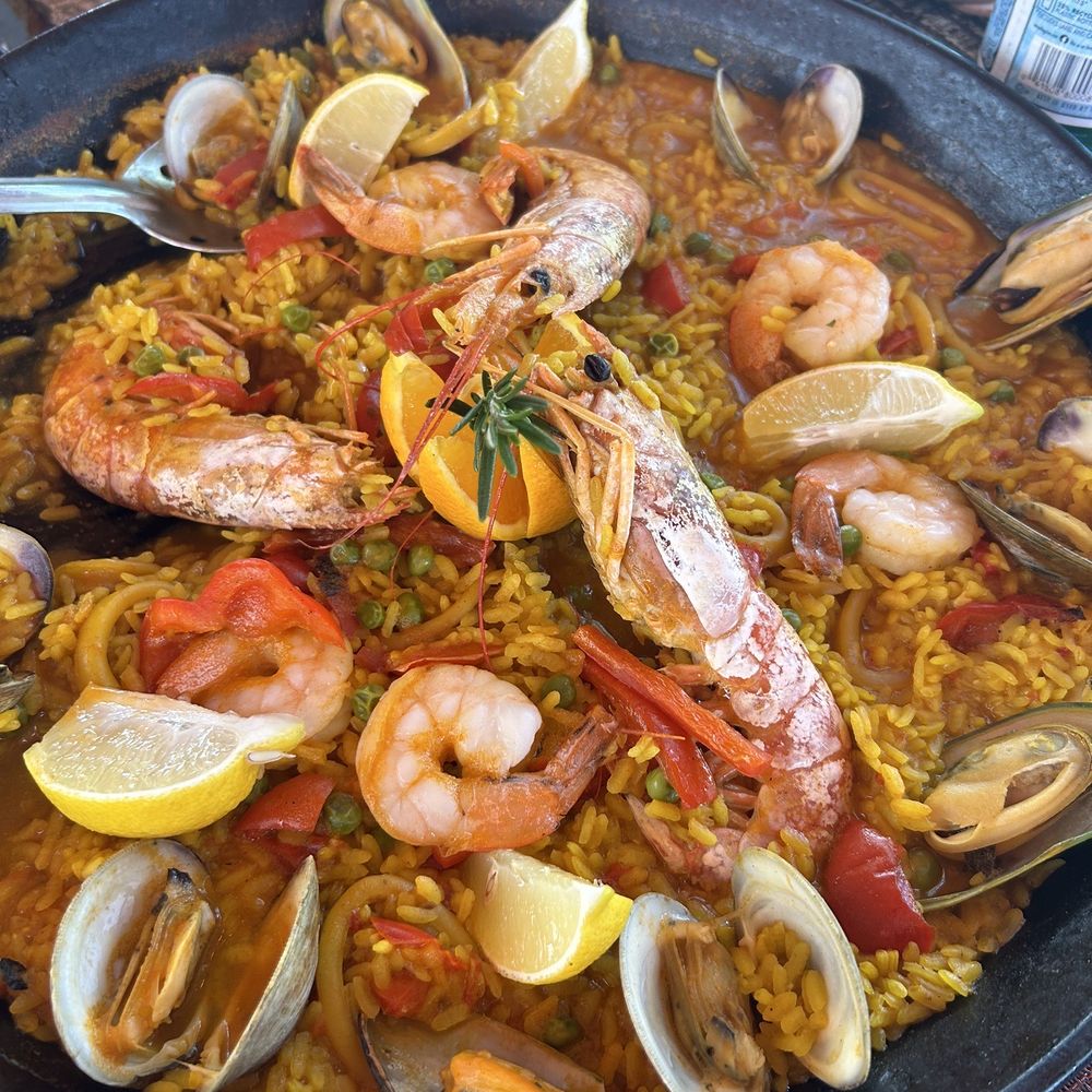 Tapelia - Paella de Marisco - Spanish Near Me - Miami Beach, Florida
