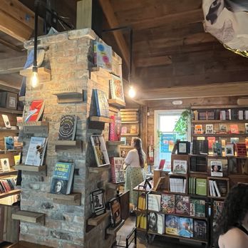 The Wild Detectives - Inside - Coffee & Tea Near Me - Dallas, Texas