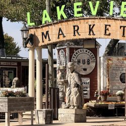 Lakeview Market - Entry