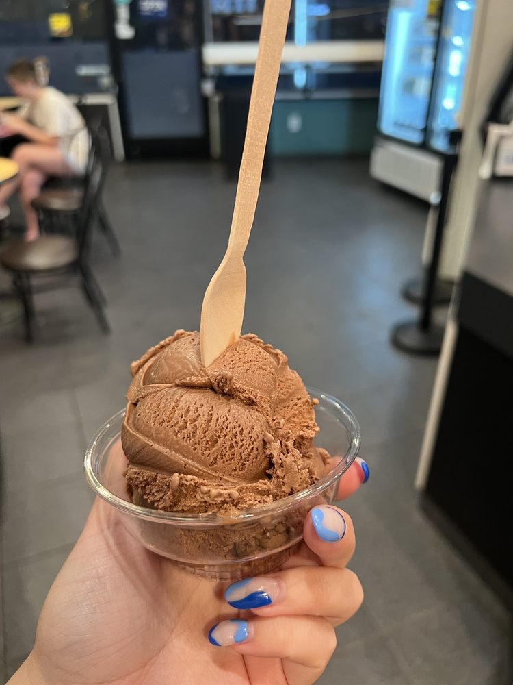 MAGGIEMOO’S / NOW MR. MOO’S ICE CREAM Updated September 2024 63