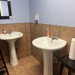 Skyline Drive-In Theater - Clean bathroom