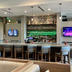 SpringHill Suites by Marriott Huntington Beach Orange County - Lobby bar