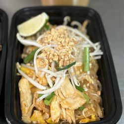 Little Thai and Sushi - Chicken pad Thai