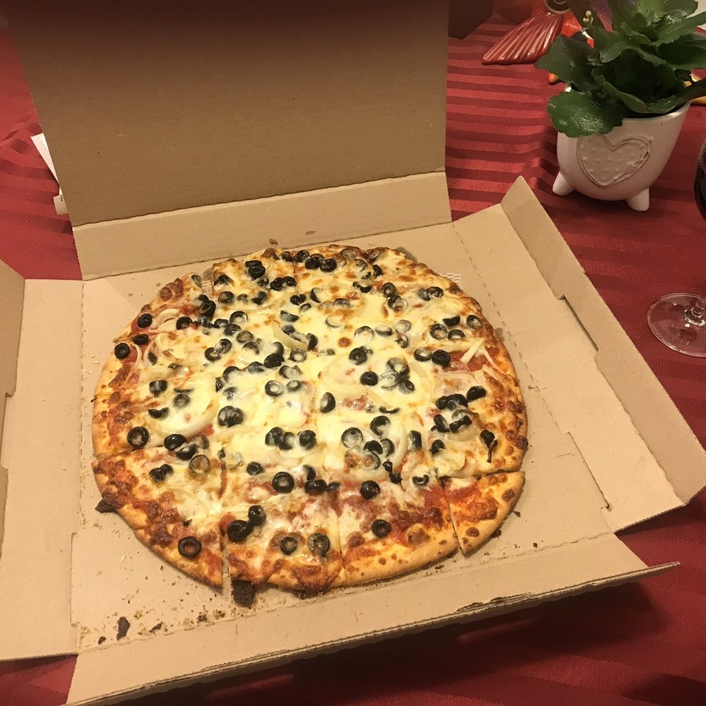 14" Pepperoni Black Olive Onion, Thin Crust Pizza 14" Pepperoni Black Olive Onion, Thin Crust Pizza