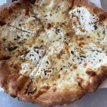 Twisted Laurel Downtown Asheville - White pizza - Bars Near Me - Asheville, North Carolina Twisted Laurel Downtown Asheville - White pizza - Bars Near Me - Asheville, North Carolina