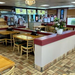 Jim's Burgers - Dining room
