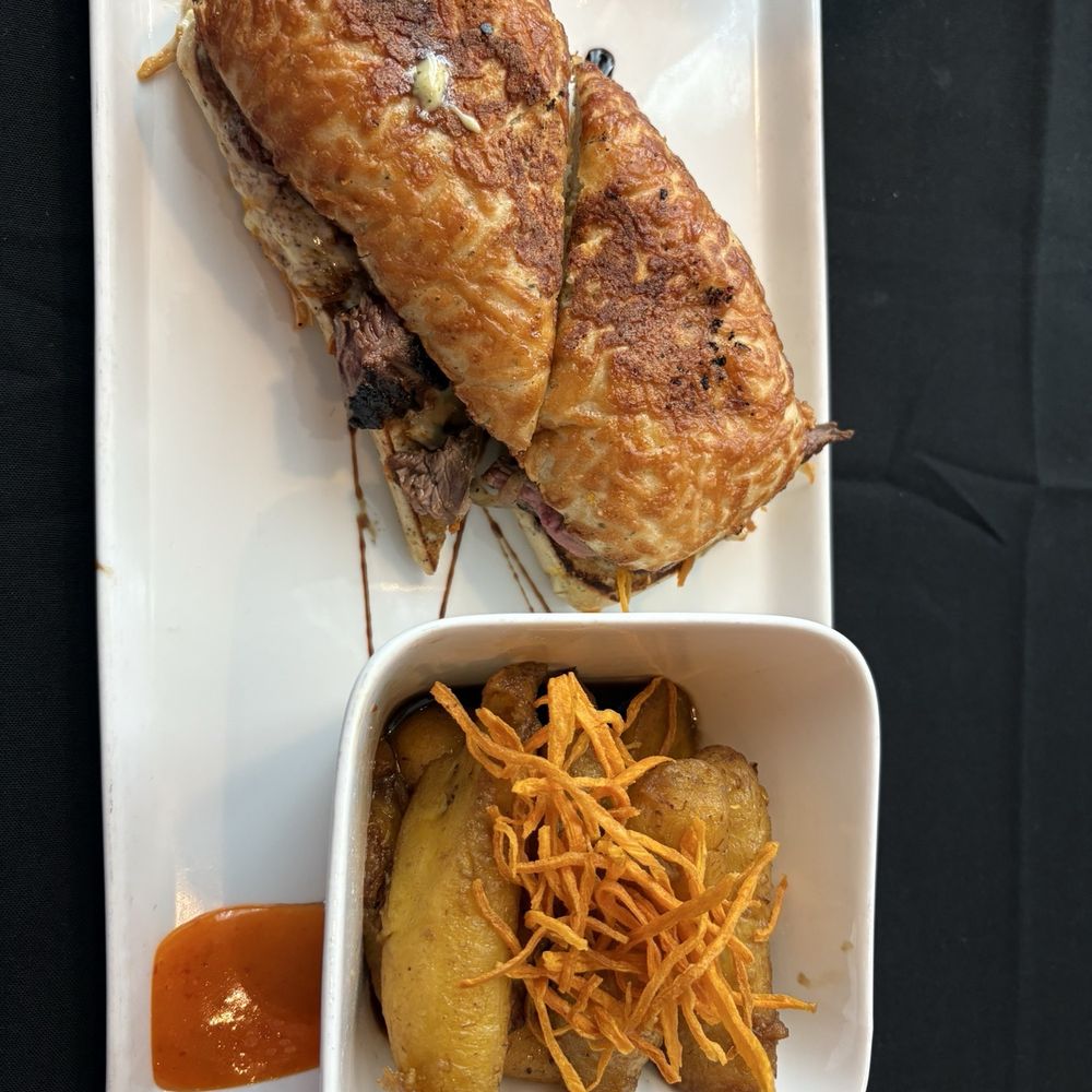 Skirt sandwich with sweet plantains
