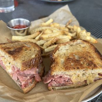 Tela Bar and Kitchen - Seoul of a Reuben - Gastropubs Near Me - Cincinnati, Ohio