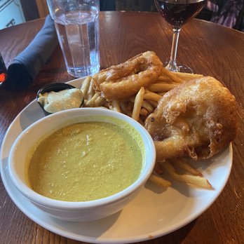 Auld Dubliner Tahoe - Fish and chips, so crispy, also asked for some curry sauce for dipping - Irish Near Me - Olympic Valley, California