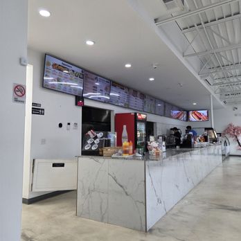 Paris Banh Mi - Gorgeous Counter with menus on TVs - Vietnamese Near Me - Kansas City, Missouri