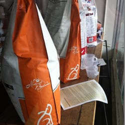 nOah - Pet food on display