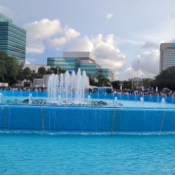 Friendship Fountain - Landmarks & Historical Buildings Near Me - Jacksonville, Florida