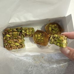 Mansoura Pastries - Candied Pistachios (28 Pieces)