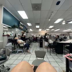 Salon 44 - Half nails/half hair