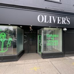 Exterior outside entrance of Oliver Jewellery - Toronto, Ontario Exterior outside entrance of Oliver Jewellery - Toronto, Ontario
