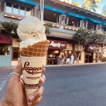 Lappert's Hawaii - White chocolate macadamia (top) pineapple coconut (bottom) - Ice Cream & Frozen Yogurt Near Me - Honolulu, Hawaii