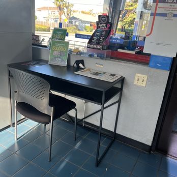 SpeeDee Oil Change & Auto Service - Nice desk with reliable wi-if to get work done while you wait with USB and electrical outlets. - Auto Repair Near Me - Millbrae, California