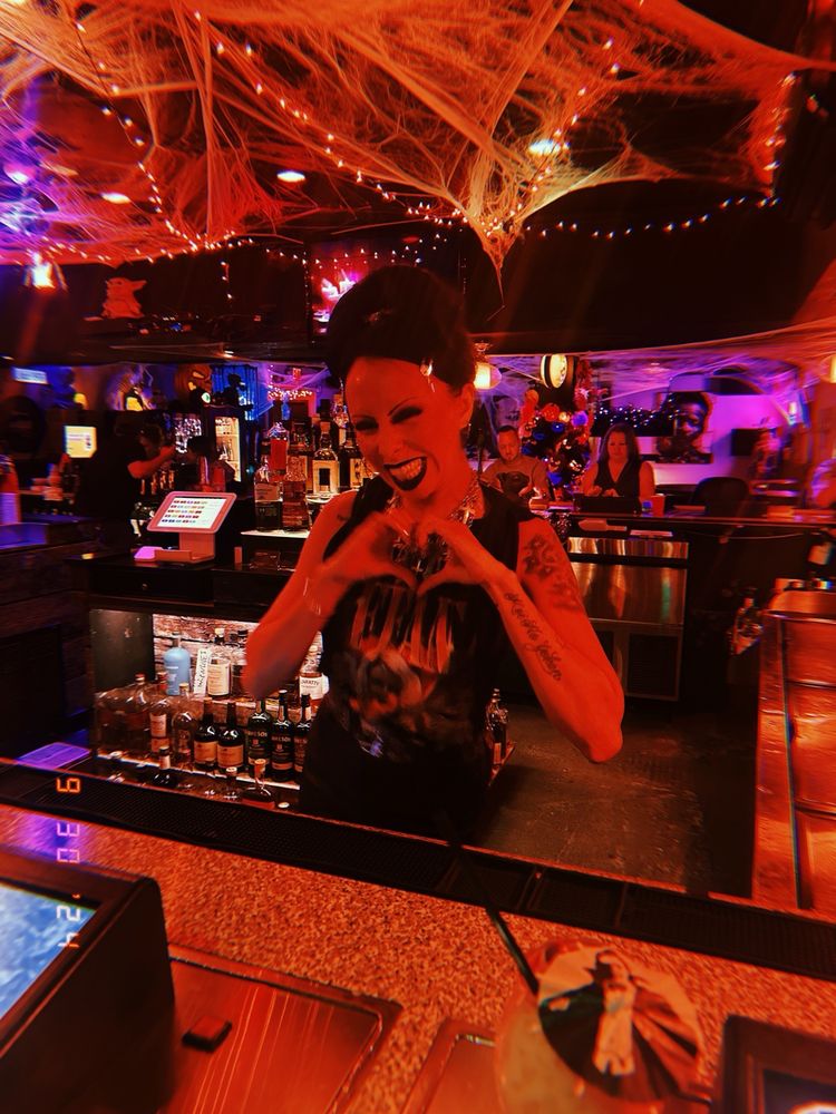 The Sand Dollar Lounge - Photo 2