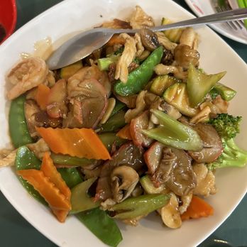 Yi Long Chinese - Hong Kong style pan fried noodles ~ $12.95 - Chinese Near Me - Sacramento, California