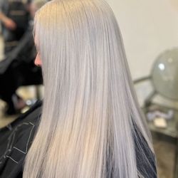 Robert James salon - This is the example of the silver white blonde I've been able to achieve here