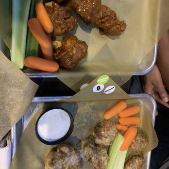 Buffalo Wild Wings - American Near Me - Parsippany, New Jersey