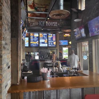 Willie's Grill & Icehouse - New wrap around bar at cypress location - American Near Me - Cypress, Texas