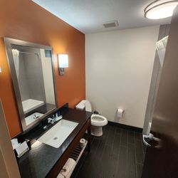 Clarion Inn & Suites Hurricane Zion Park Area - Bathroom