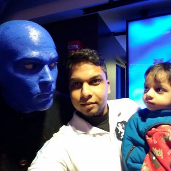 Blue Man Group - Look who's peeking! - Performing Arts Near Me - Boston, Massachusetts