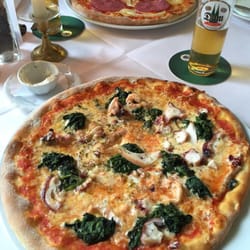 Pizzeria Mare e Monti - Das war meine super leckere Pizza mit Meeresfrüchten und Spinat