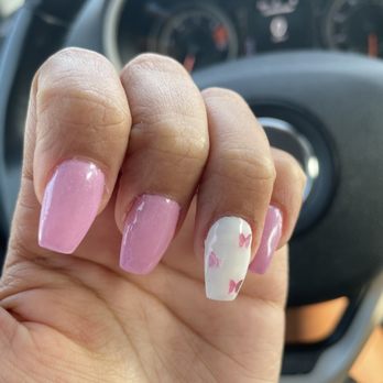 Dream Nails And Spa - Half butterfly is missing - Day Spas Near Me - Chesapeake, Virginia