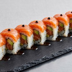 Makitto Sushi - Love me Salmon Roll