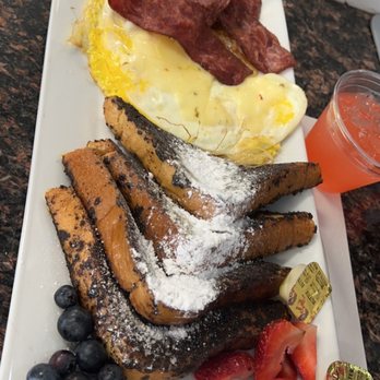 Bayview Kitchen - Cookies & cream French toast (PERFECTION!!) with a fried egg with pepper Jack cheese on top, Turkey bacon, strawberries, and blueberries. - Wraps Near Me - Amityville, New York