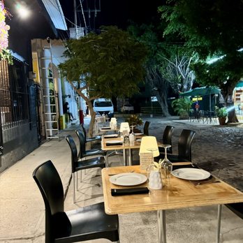 Le Bistrot - Outdoors dining. - French Near Me - Bucerías, NAY