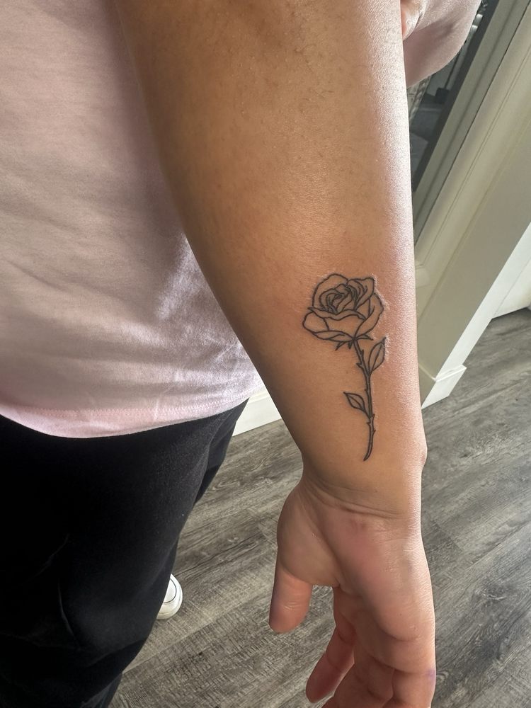Hybiscus Tattoo and Piercing Logo