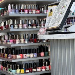 Lee Spa & Nails - Colors galore