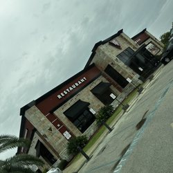 BJ's Restaurant & Brewhouse - Outside view