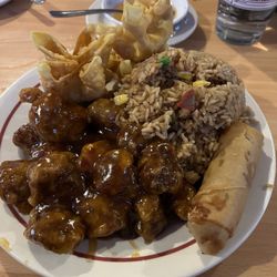 Jia Mei Le Wah Restaurant & Lounge - General Tso's pork with rice, crab Rangoon and spring roll.