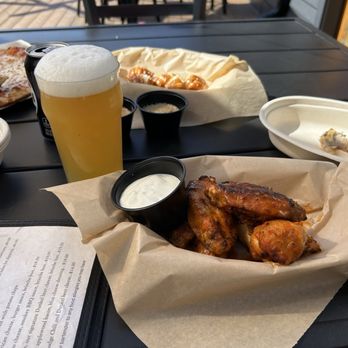 Saco River Brewing Taphaus - Buffalo wings and an Ephemeral IPA. - Brewpubs Near Me - Conway, New Hampshire Saco River Brewing Taphaus - Buffalo wings and an Ephemeral IPA. - Brewpubs Near Me - Conway, New Hampshire