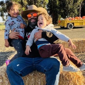 McGrath Brothers Great Pacific Pumpkins - Pumpkin patch shenanigans - Pumpkin Patches Near Me - Ventura, California McGrath Brothers Great Pacific Pumpkins - Pumpkin patch shenanigans - Pumpkin Patches Near Me - Ventura, California