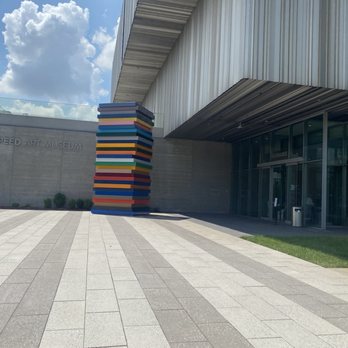 Speed Art Museum - Outdoor sculpture near the entrance - Art Museums Near Me - Louisville, Kentucky