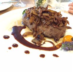 Stiftsgut Keysermühle - Pfälzer Rumpsteak mit Zwiebeln (rare) genial!