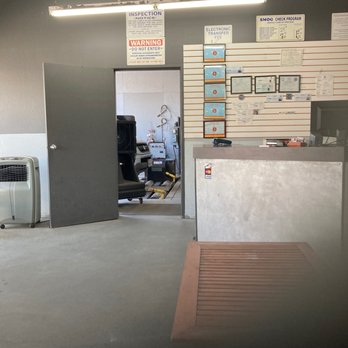 Test Only All Star - Lobby - Smog Check Stations Near Me - Victorville, California Test Only All Star - Lobby - Smog Check Stations Near Me - Victorville, California