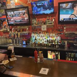 Oscar's Sports & Grill - Great bar and staff!!