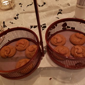 Spring Moon - Complimentary Almond Cookies - Cantonese Near Me - Hong Kong, HK