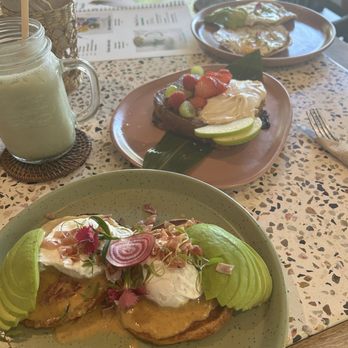Alma Verde Tulum - Mexicanos Benedict, French toast and matcha latte - Mexican Near Me - Tulum, ROO