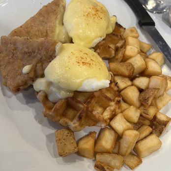 Recipes - Chicken waffles Benedict - Breakfast & Brunch Near Me - Farmington Hills, Michigan Recipes - Chicken waffles Benedict - Breakfast & Brunch Near Me - Farmington Hills, Michigan