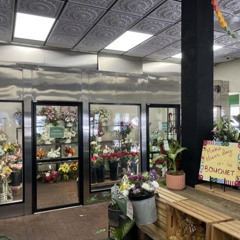 Dottie's Flowers & Plants - Florists Near Me - Reseda, California