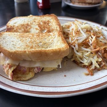 Anna’s Canyon Cafe - Breakfast Sandwich - Ham, scrambled eggs, cheese, grilled sourdough. Side of hash browns. - Breakfast & Brunch Near Me - Williams, Arizona