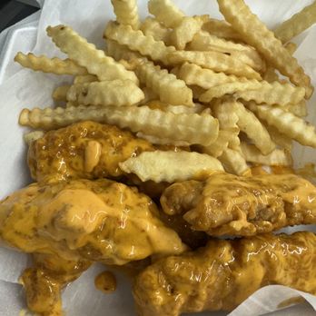 Philly Culture - Chicken tenders with boom boom sauce - Food Trucks Near Me - Ruskin, Florida